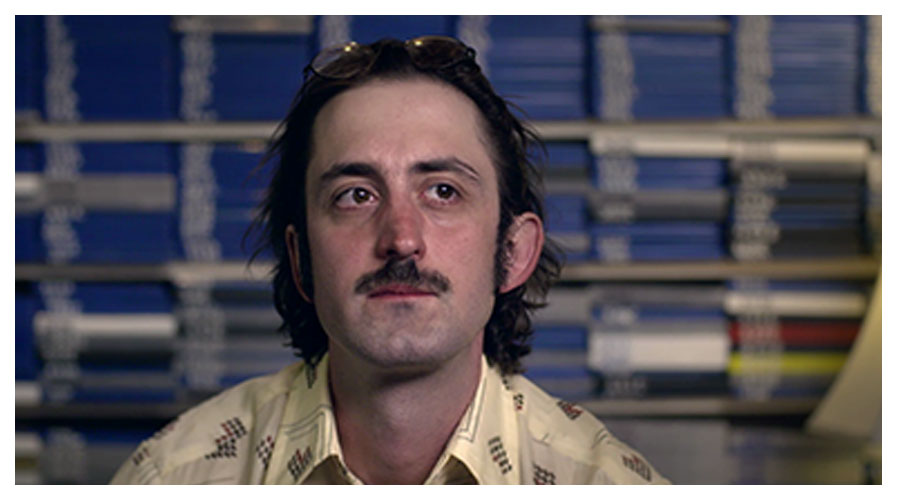 Homme moustachu